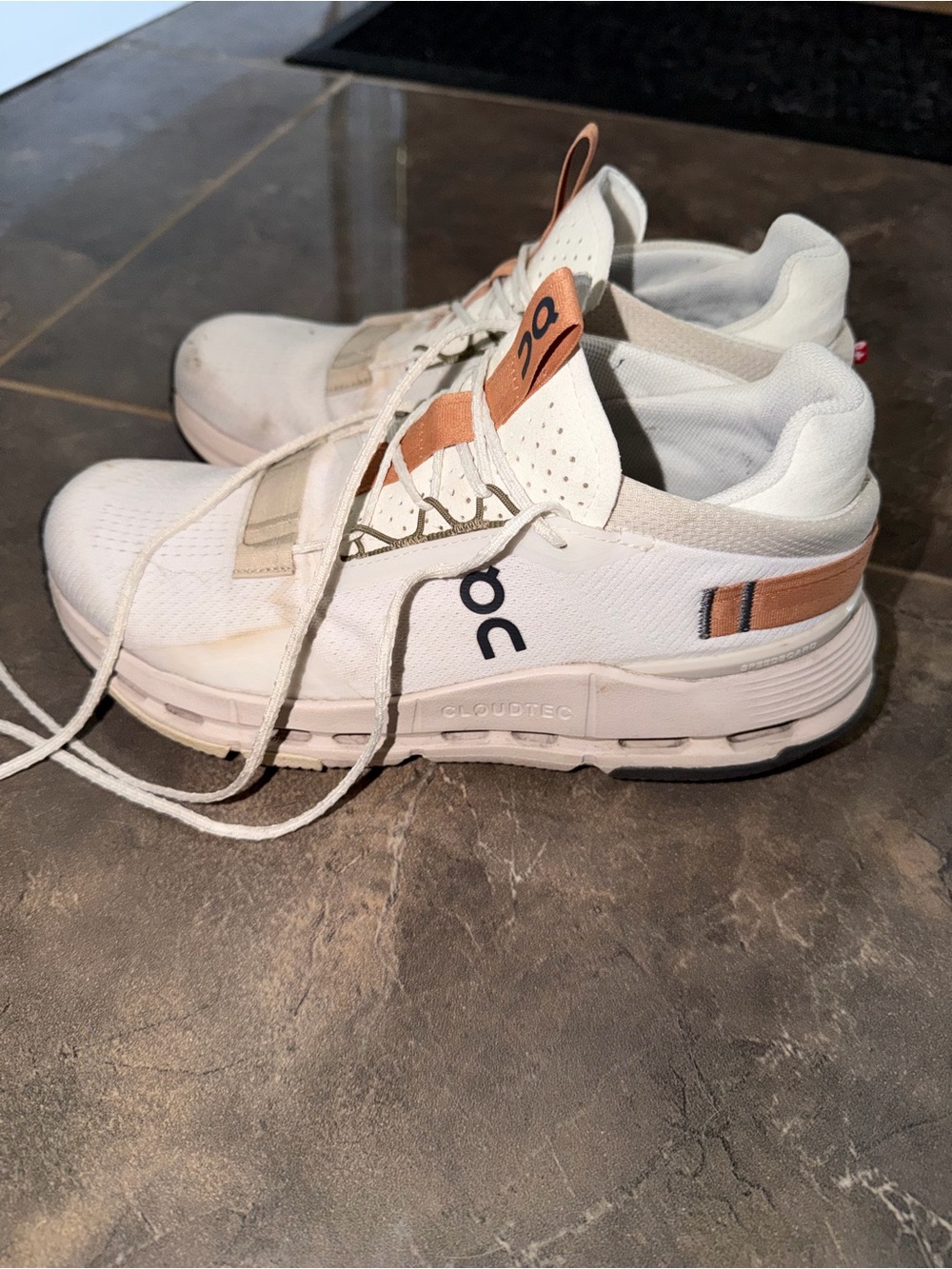 On Cloud Running Cloudtec White and Peach Sneakers